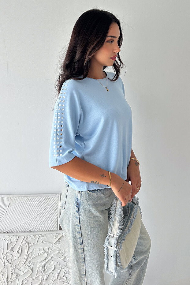 بلوزة Urban Glow النسائية ذات الأكمام الطويلة ذات التفاصيل الحجرية الكبيرة الحجم