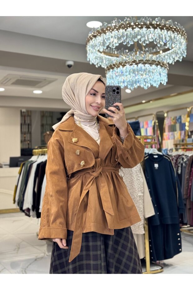 32405 سترة قصيرة مع أزرار معدنية - لون جملي