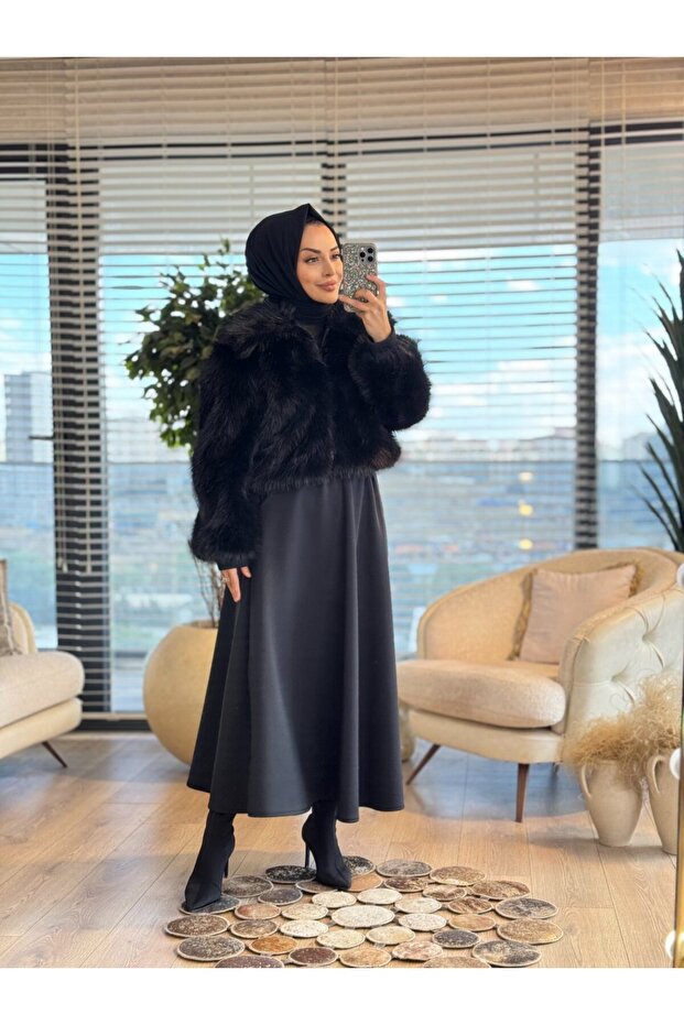 1005352 سترة من الفرو بسحّاب باللون الأسود