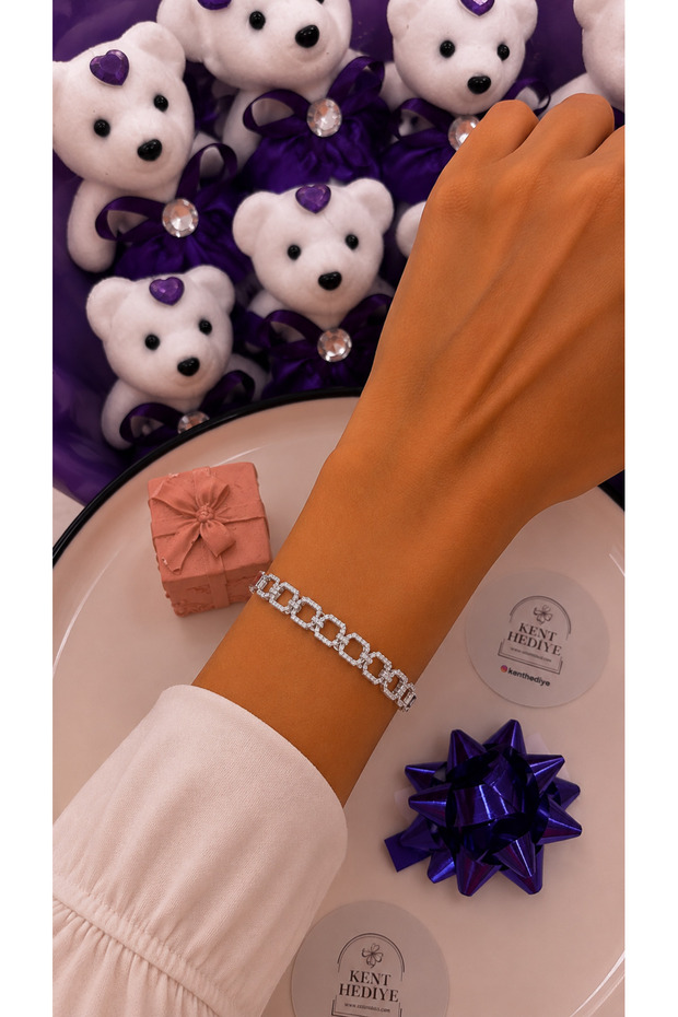 Women's Silver Color Square Chain Zircon Stone Bracelet – Modern and Stylish Design