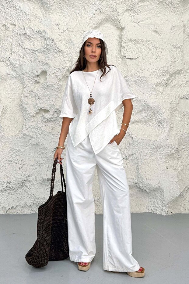 White Casual Blouse with Necklace Accessory