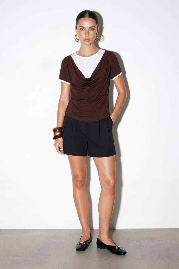 Kahverengi Degaje Yaka Body İçlikli Kısa T-shirt TDRSS26TS00018 - 2