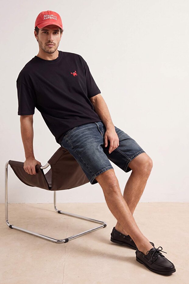 Siyah Oversize Yengeç Nakışlı %100 Pamuk T-Shirt TMNSS26TS00047 - 1