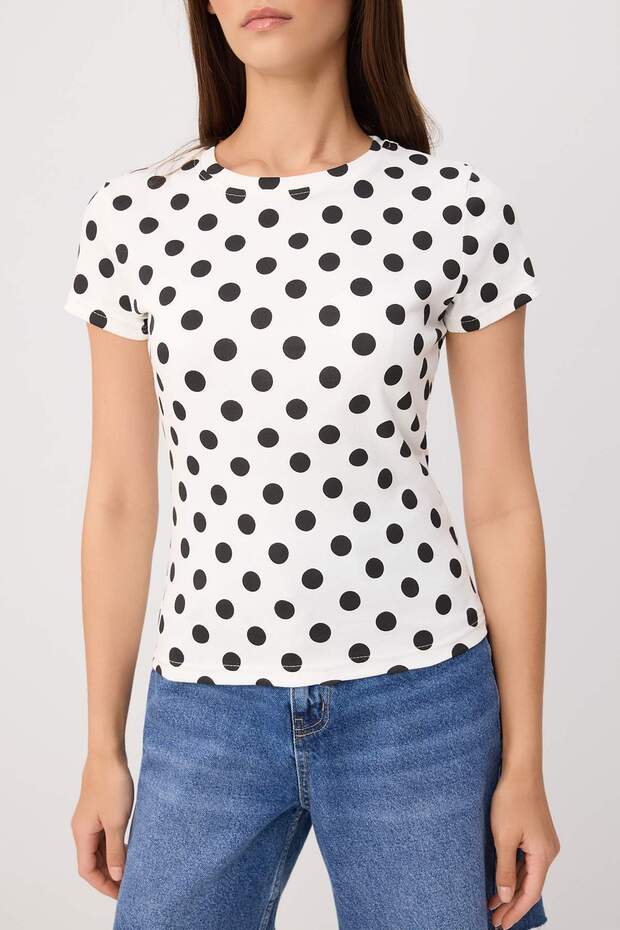 Ekru Puantiyeli Fitted/Vücuda Oturan Kısa Kol Esnek Örme T-Shirt TWOSS26TS00338 - 3