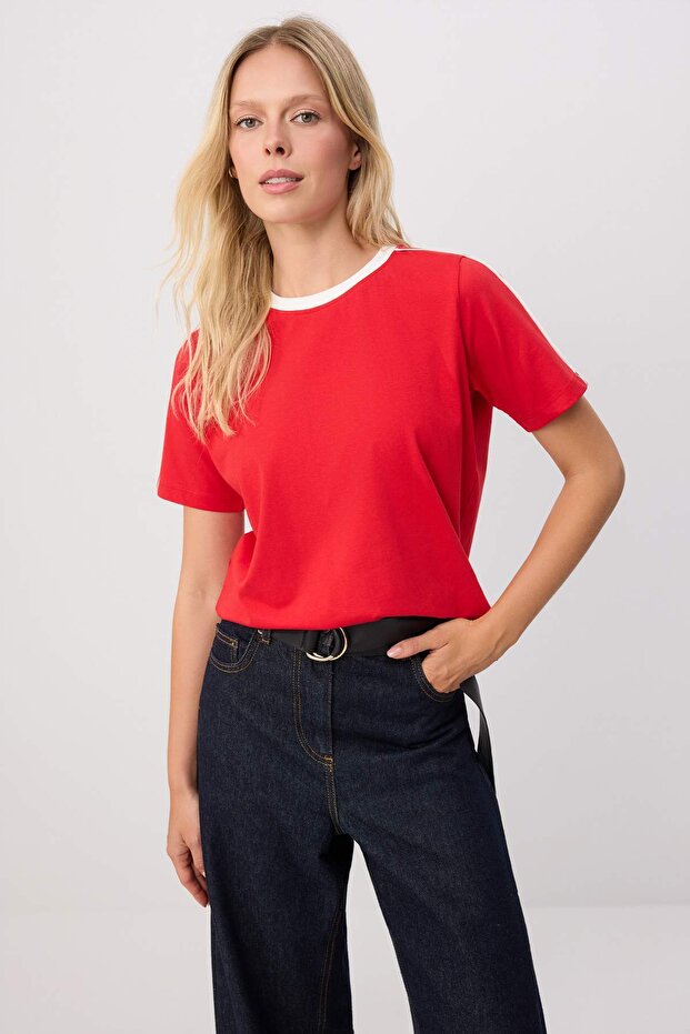 Kırmızı Regular/Normal Kalıp Kontrast Detaylı Kısa Kol %100 Pamuk Örme T-shirt TWOSS26TS00322 - 2