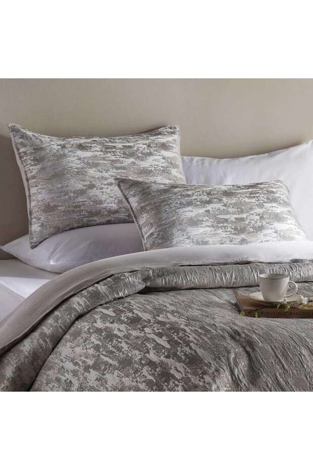 Minerva Jacquard 3-piece King Down Alternative Comforter Set 240x260cm - Gold