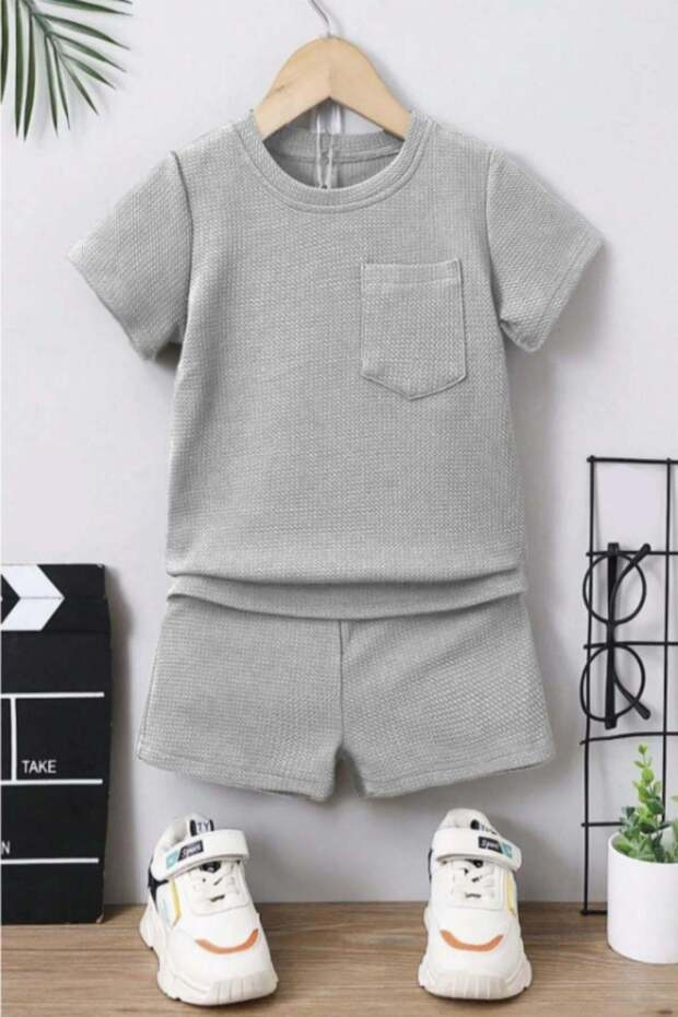 طقم شورت صيفي قطني مكون من قطعتين للأطفال الصغار مع جيوب مزينة بالوافل - رمادي
