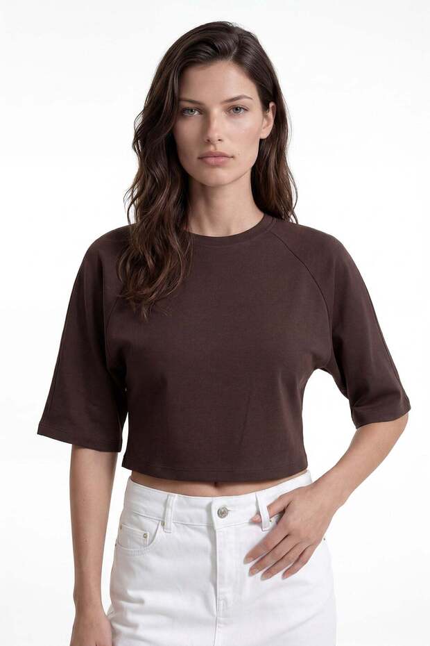 Natural viscose blouse with wide sleeves sitting on the waist