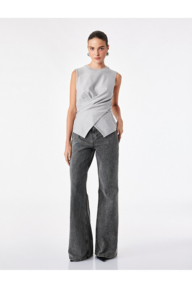 Buttoned Crew Neck Glittery Sleeveless Knitwear Blouse with Slit Detail