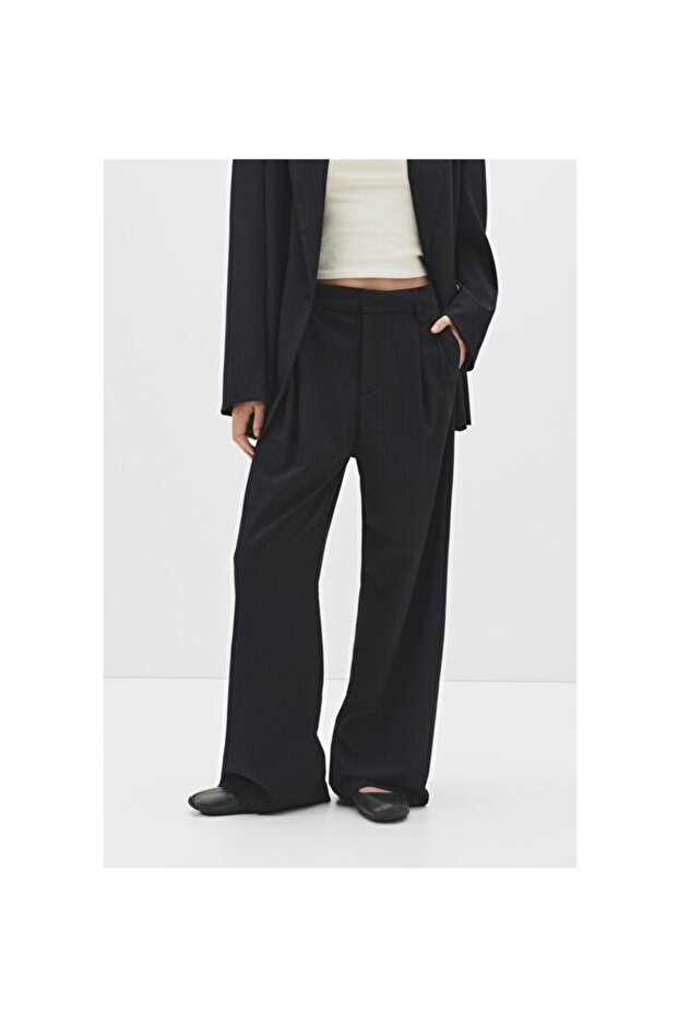 بنطلون من القماش المخطط الرفيع من ALLBUCKS PULL&BEAR ABPNB8768