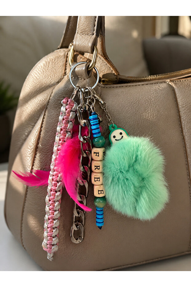 سلسلة مفاتيح فري مود أفوكادو تشارم مجانًا