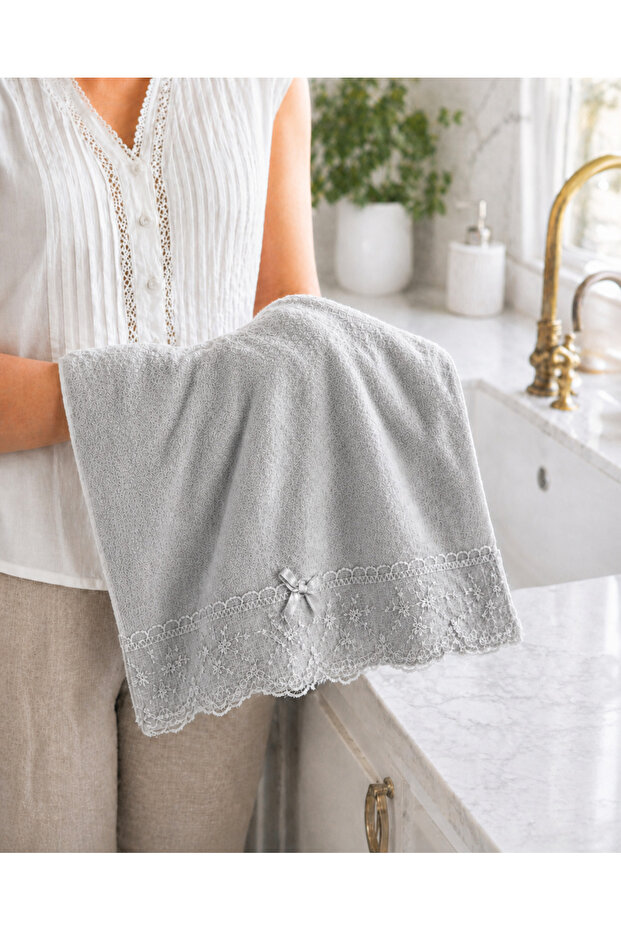Velvet Lace Kitchen Towels (4 Pieces) | 30X50 cm | Soft Textured | High Absorbency | Stylish Design