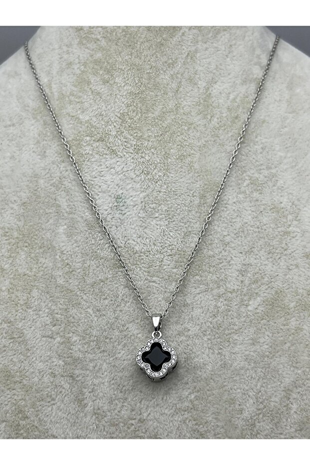 26Kly108 - Black Silver Clover Necklace
