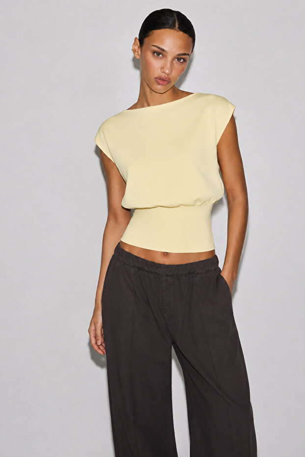 Bele Oturan Kayık Yaka Butter Yellow Stretchy Crop Top Blouse