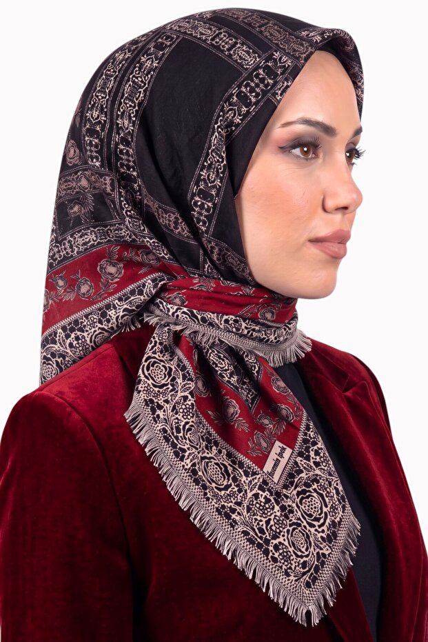 وشاح قطني مزخرف بالزهور باللون الأسود الفوشيا