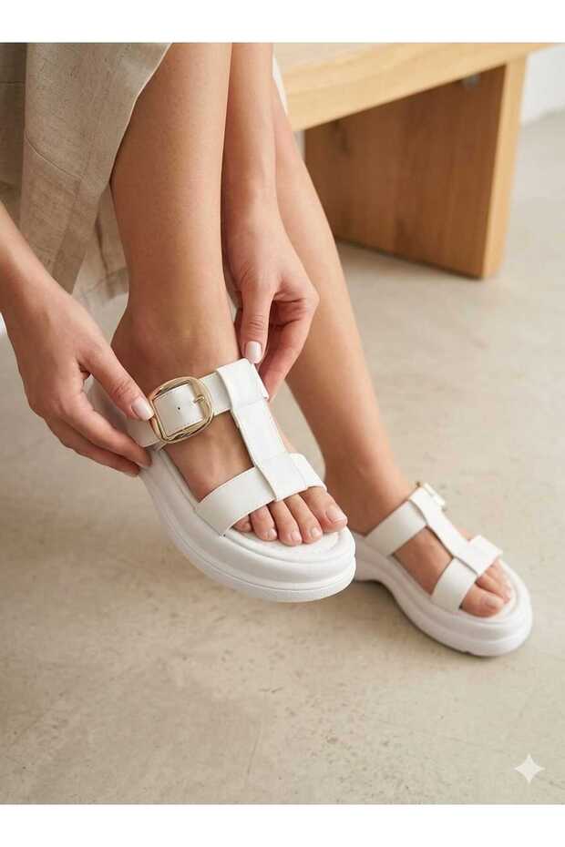 Dx Women's White Buckle Slippers