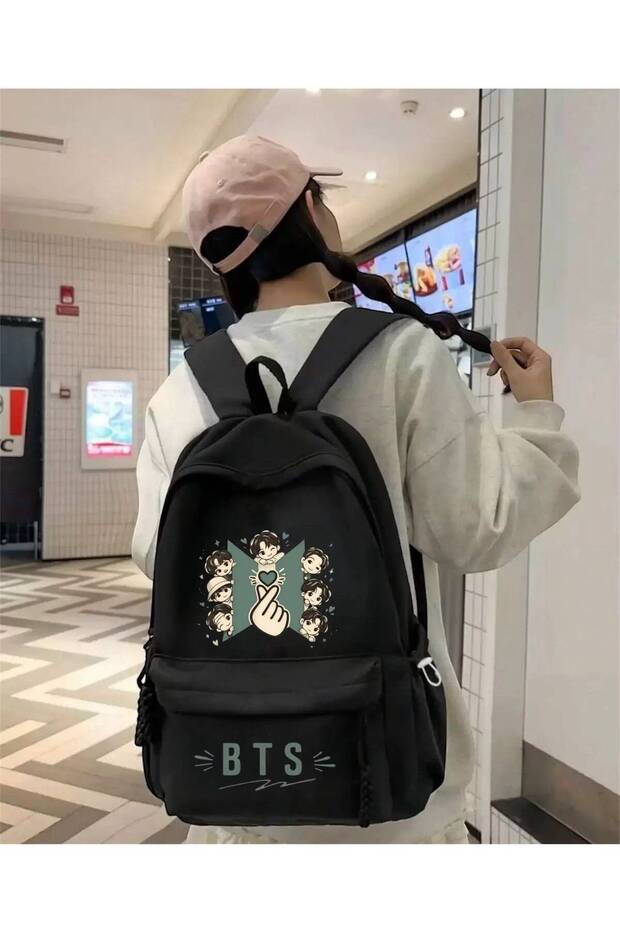 حقيبة ظهر مدرسية وتعليمية وتدريبية مطبوعة باللون الأسود من BTS K-Pop Chibi