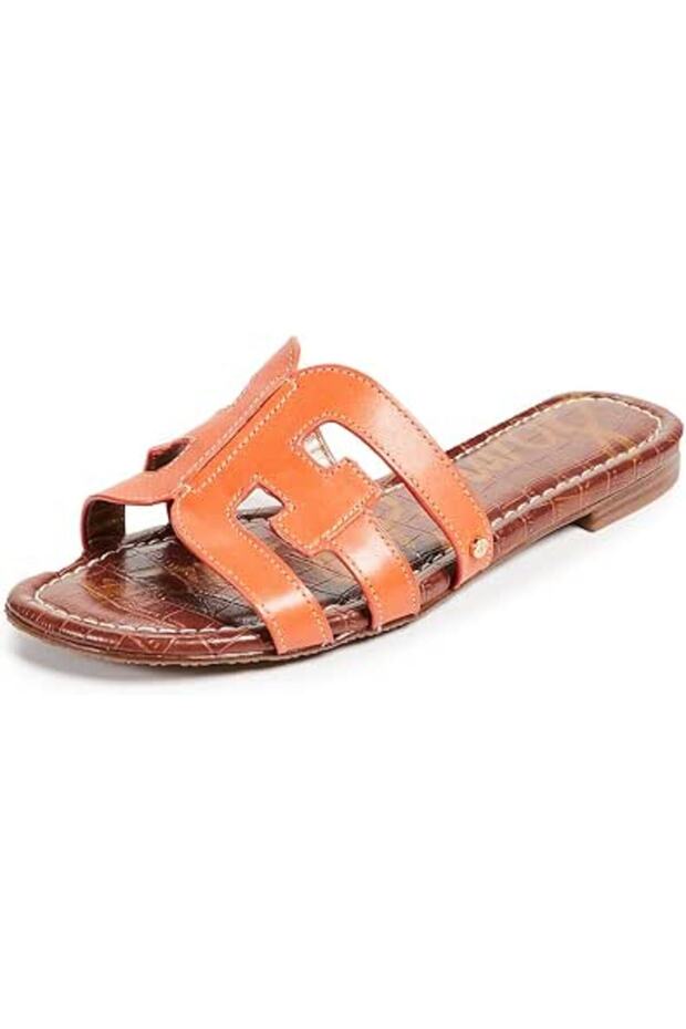 صندل نسائي مسطح من باي