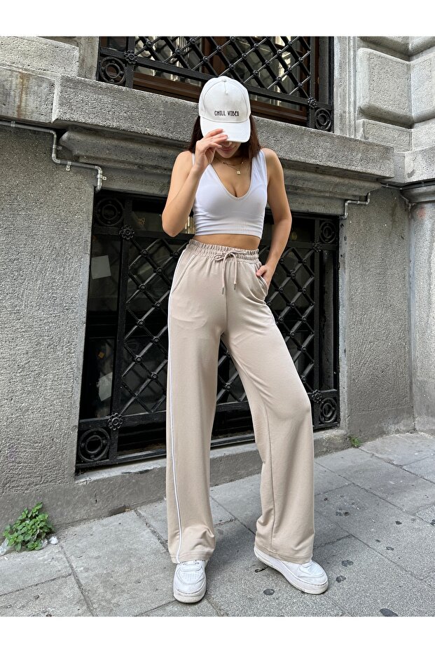 Loose Legged Sweatpants with Elastic Waistband
