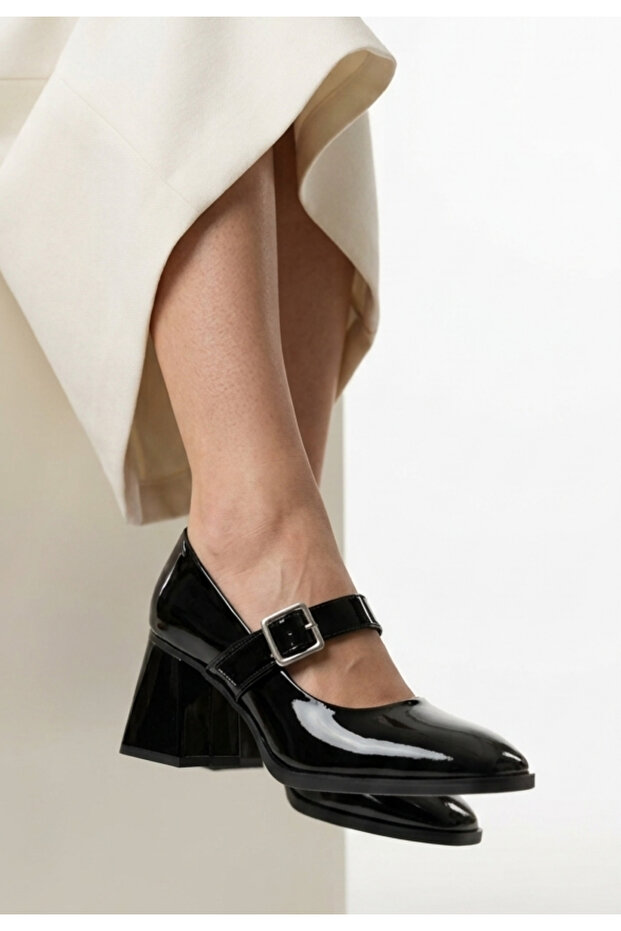 Velsy black patent leather high heeled shoes