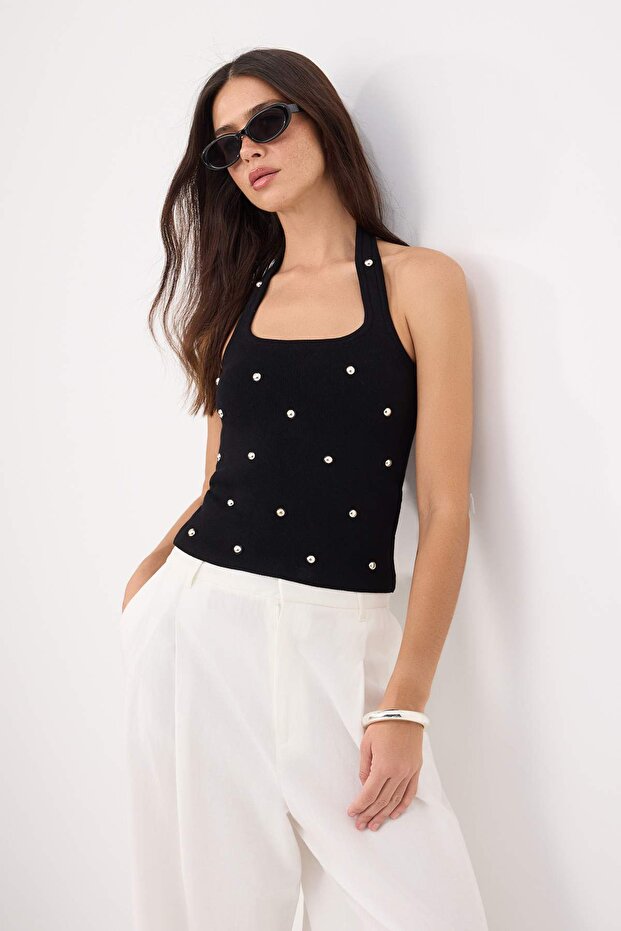Siyah Havuz Yaka Vücudu Saran Crop Mücevher Detaylı Triko İnce Bluz TWOSS26BZ00317
