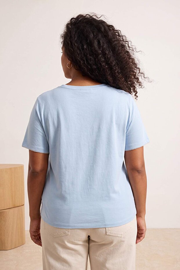 Mavi Limon Nakışlı Kol ve Etek Ucu Detaylı Vücuda Oturan Örme Büyük Beden T-shirt TBBSS26BF00053 - 4