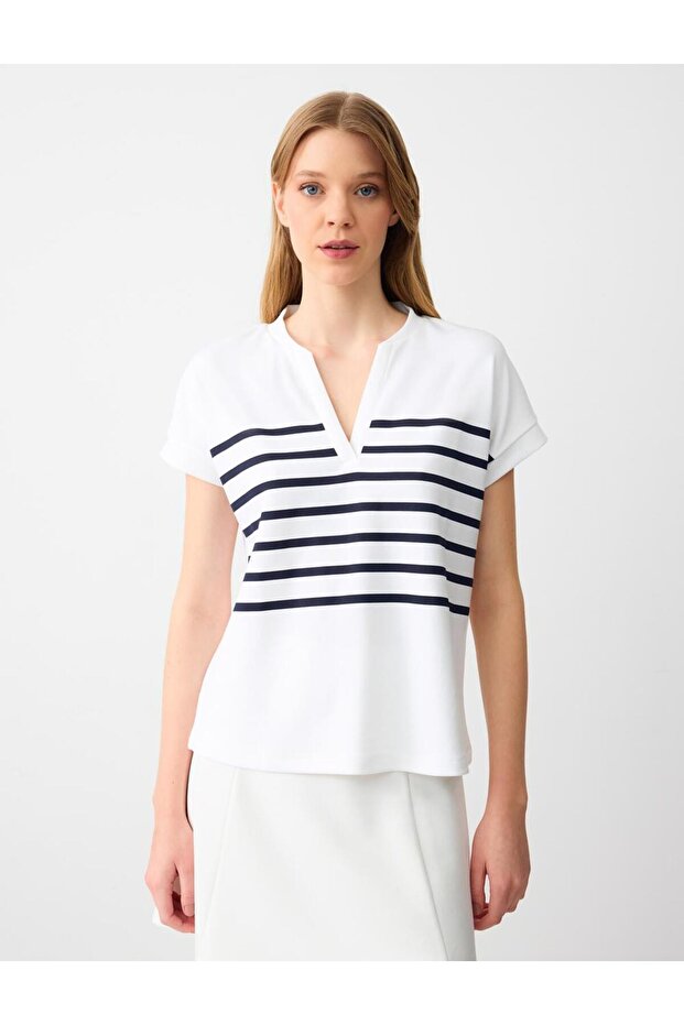 White Stripe Patterned V-Neck Sleeveless Knitted Sweatshirt