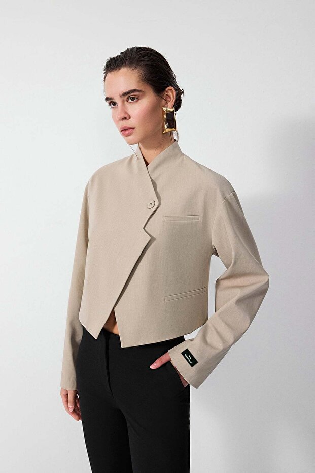 Diagonal cropped blazer jacket