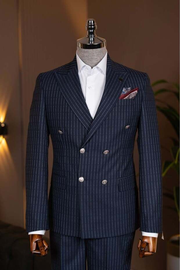 Exclusive double-breasted suit navy blue