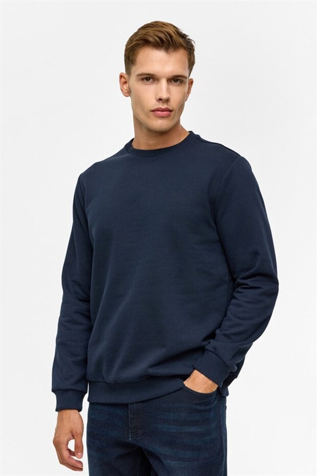 Oversize Mold Navy Blue O-Neck 3 Thread Soft Textured Sweat