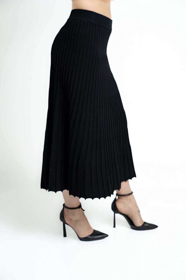 Solid Pleated Midi Skirt - 4