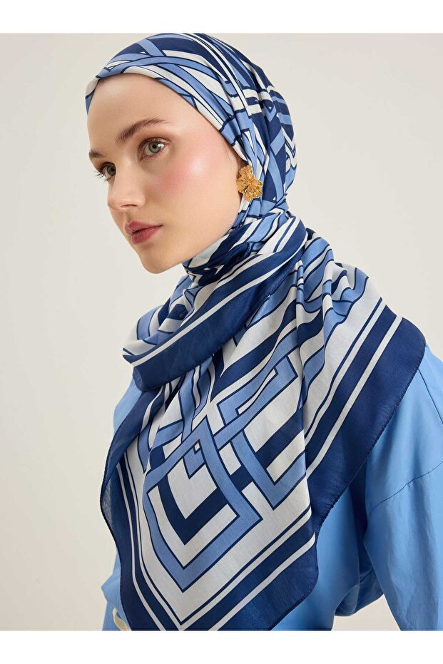 وشاح ناعم منقوش بخطوط باللون الأزرق الداكن - - 3