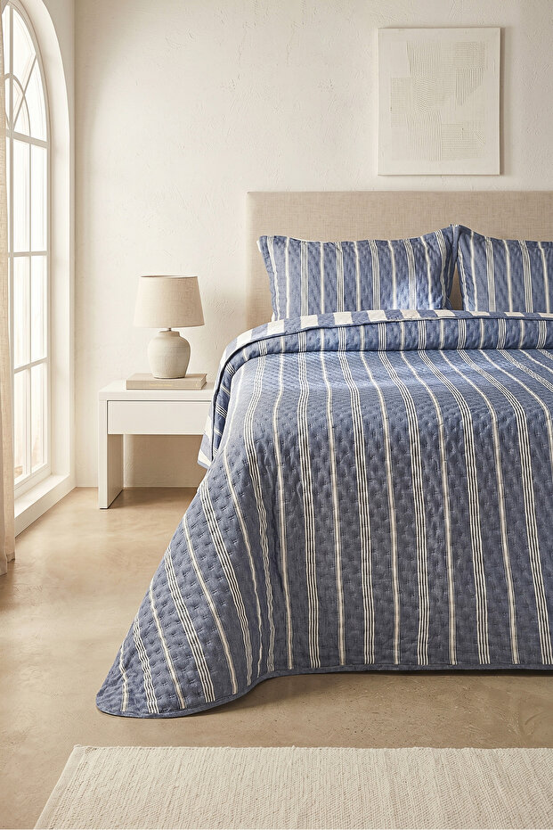 طقم غطاء سرير مزدوج مبطن بالقطن بنمط خطوط باللون الأزرق الداكن 250x230+2* 50x70