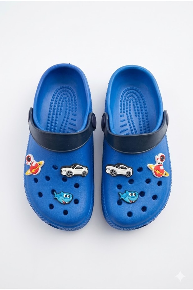 Children's Sandal Style Lightweight Slippers with Badge (Decorations May Vary)
