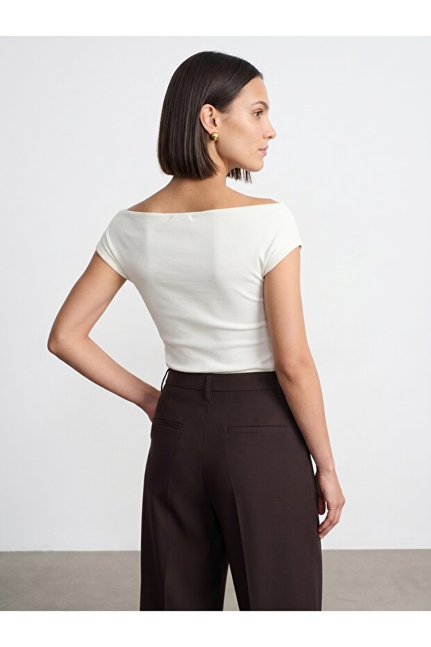32839 Tricou Basic cu guler larg-Ecru - 2