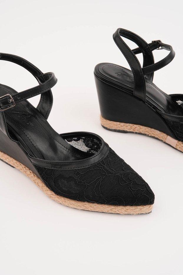 Monako Italian Lace-Detail Padded Heel Shoes