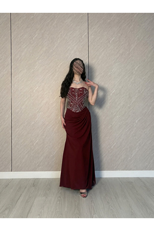 فستان سهرة عنابي فاخر بتطريز كريستالي وكورسيه