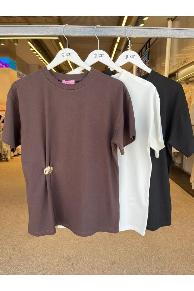 Brooch Detailed T-Shirt