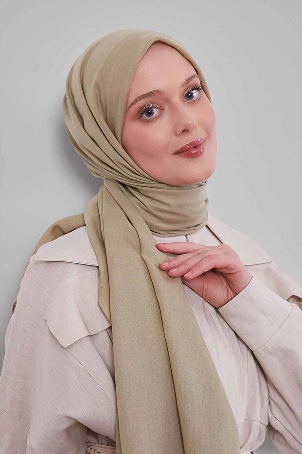 شال تينسل مسطح باللون الأخضر الزيتي