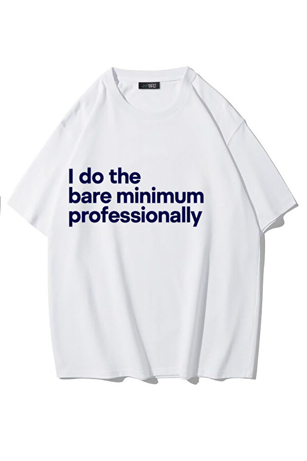 تي شيرت للجنسين بمقاس كبير مطبوع من الأمام I Do The Bare Minimum Professionally (أبيض)