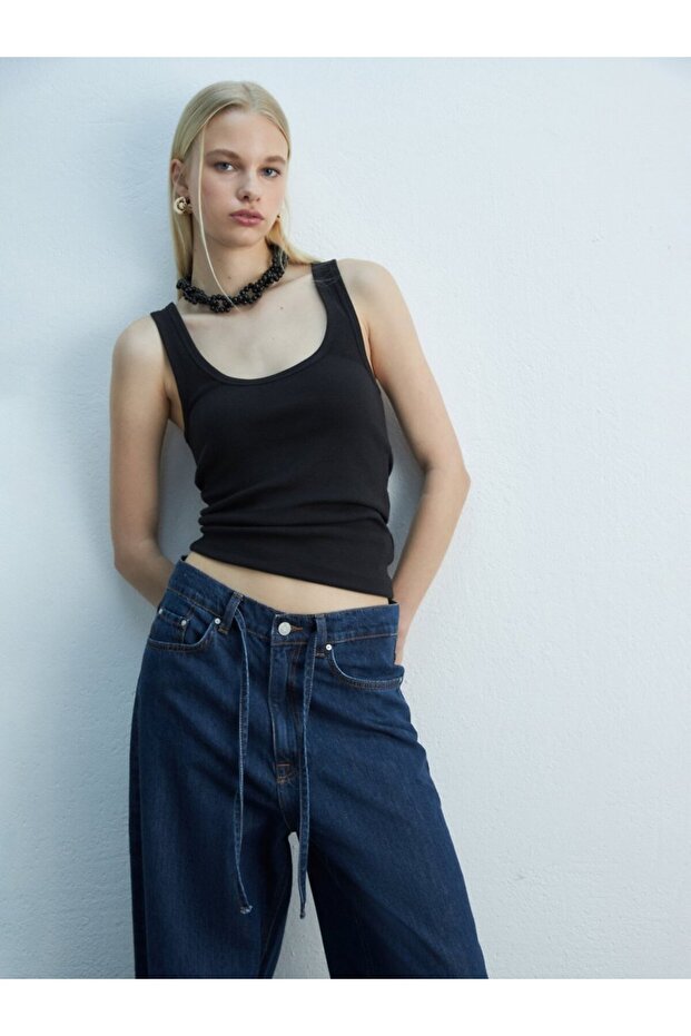 Ribbed Round Neck Basic Black Undershirt