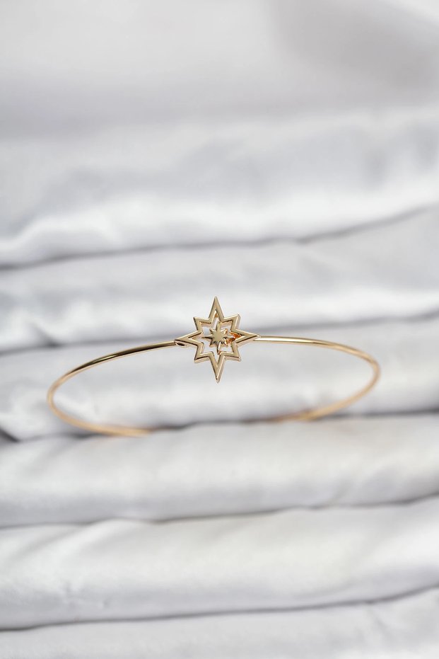 Polar Star Model Gold Color Bracelet