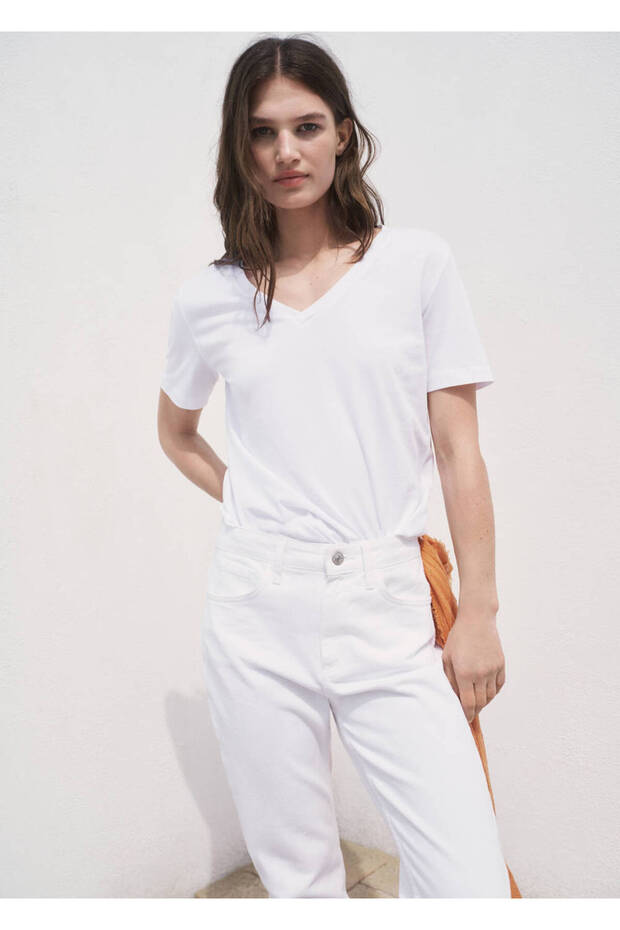 V-neck cotton t-shirt