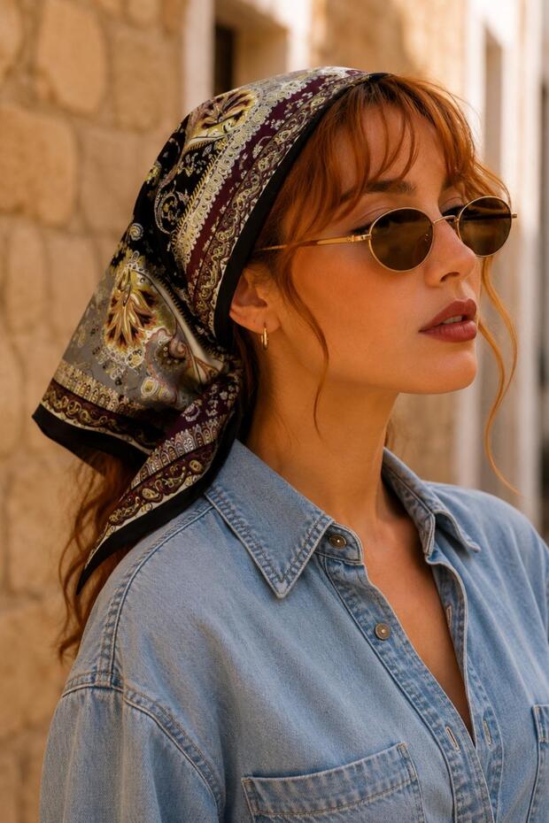 وشاح منقوش باللون الأزرق الداكن - 1