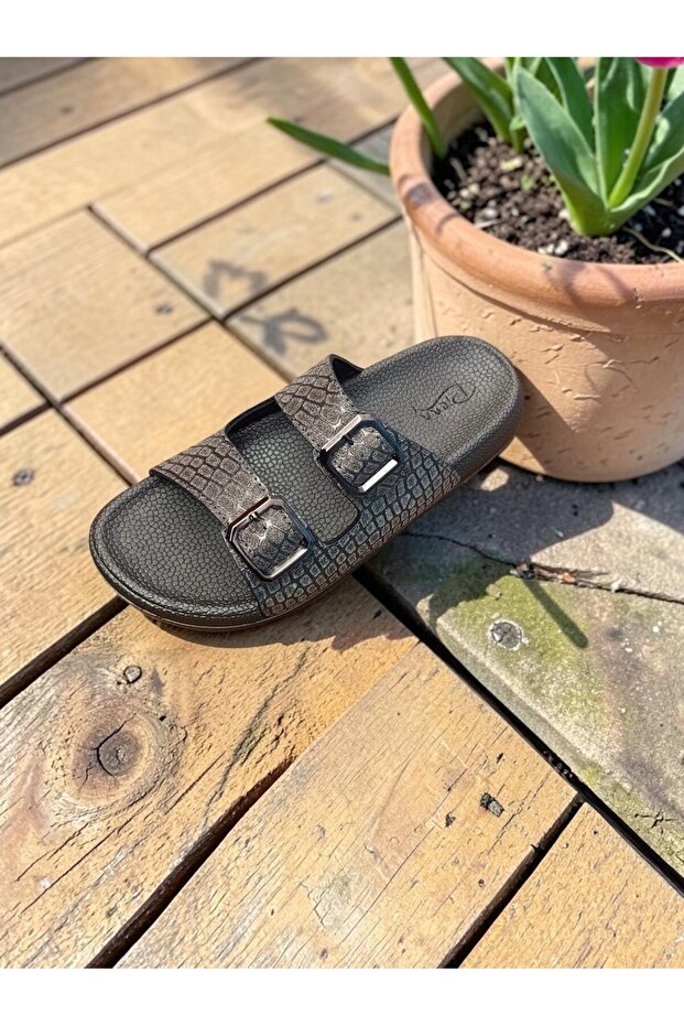 Anatomical, Flexible, Comfortable Women's Slippers with Two Buckles and Silvery Print.