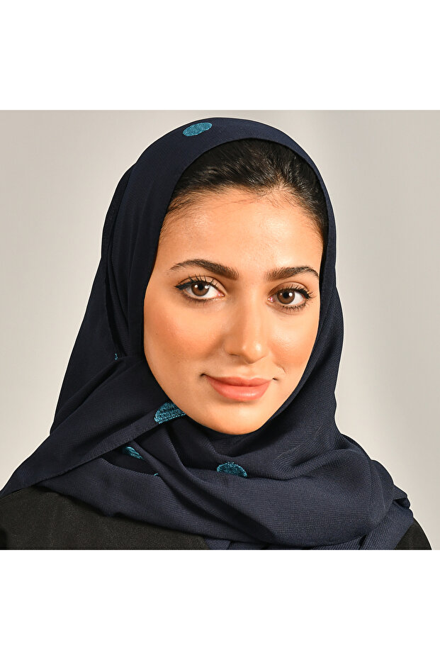 طرحه حرير كحليه بتطريز دائرى باللون الازرق