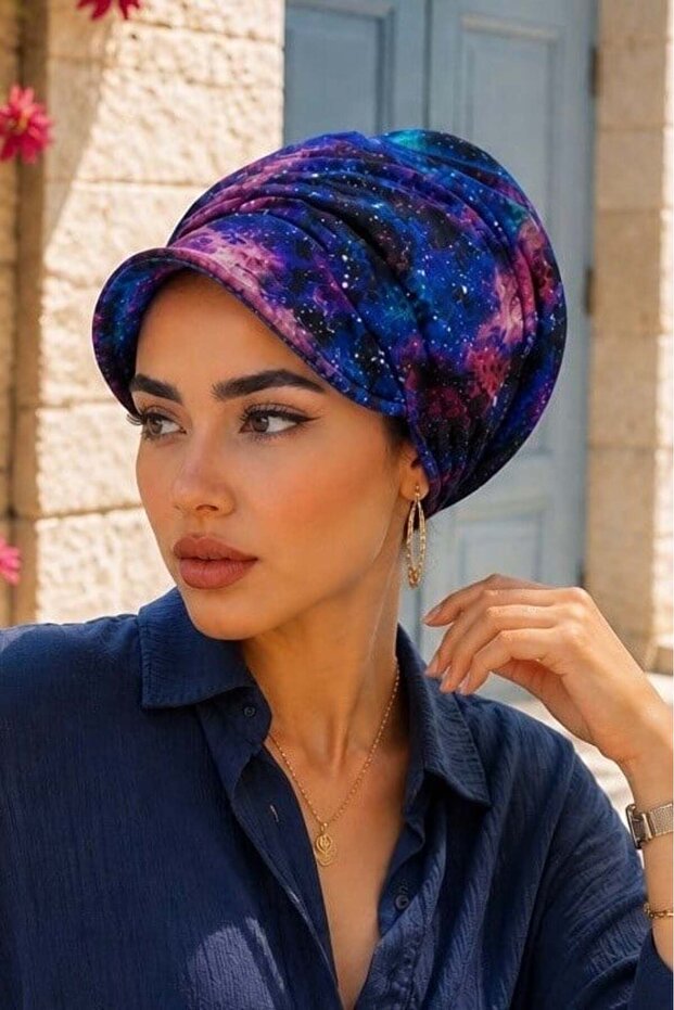 قبعة غالاكسي باللون الأزرق الداكن