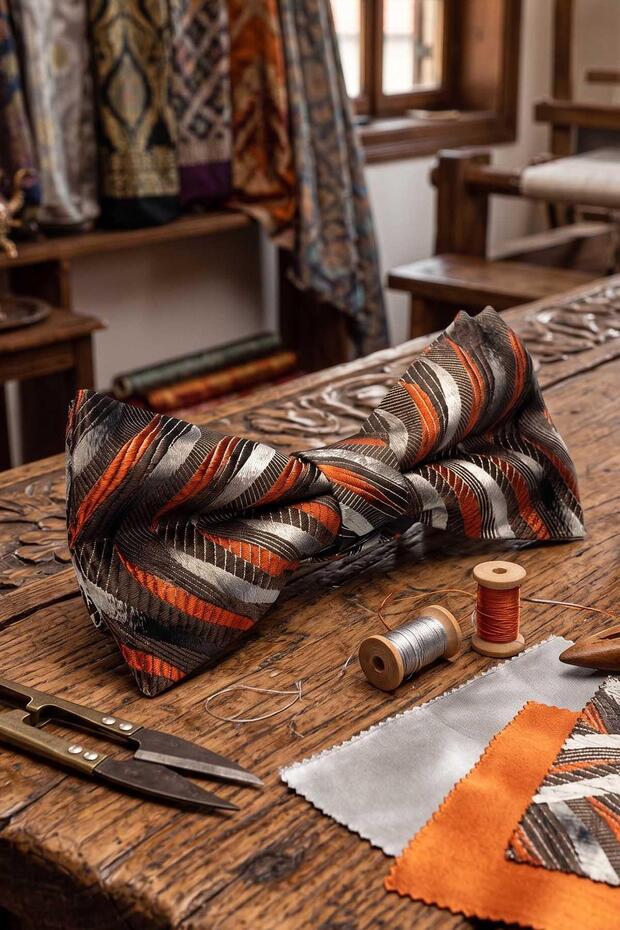 ربطة عنق حريرية بنمط بني SB200