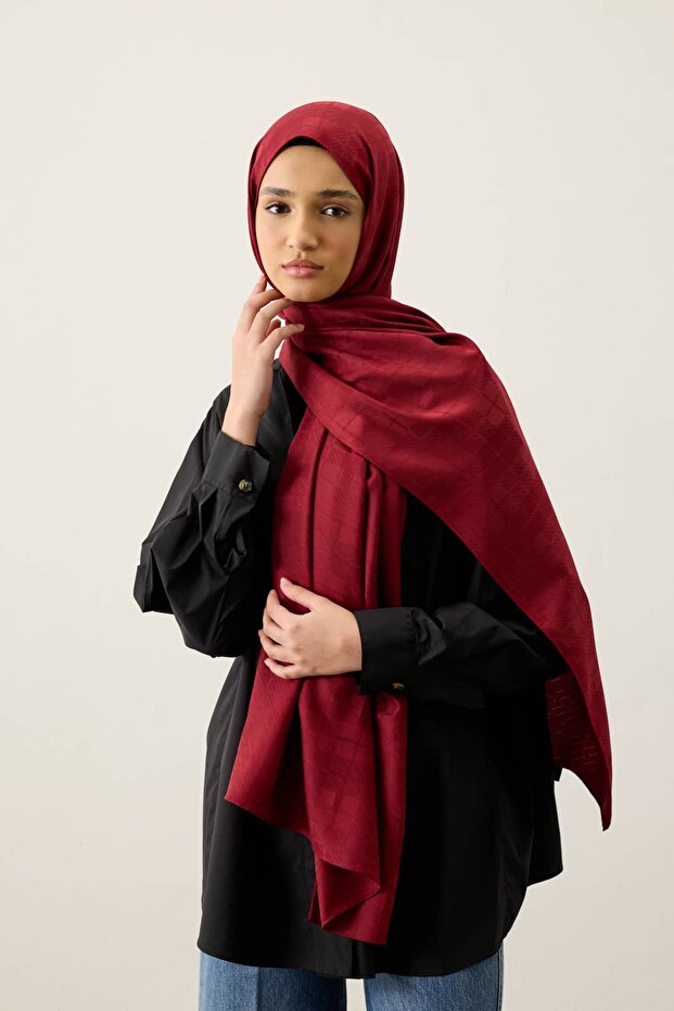 شال جاكار حريري بنمط منقوش