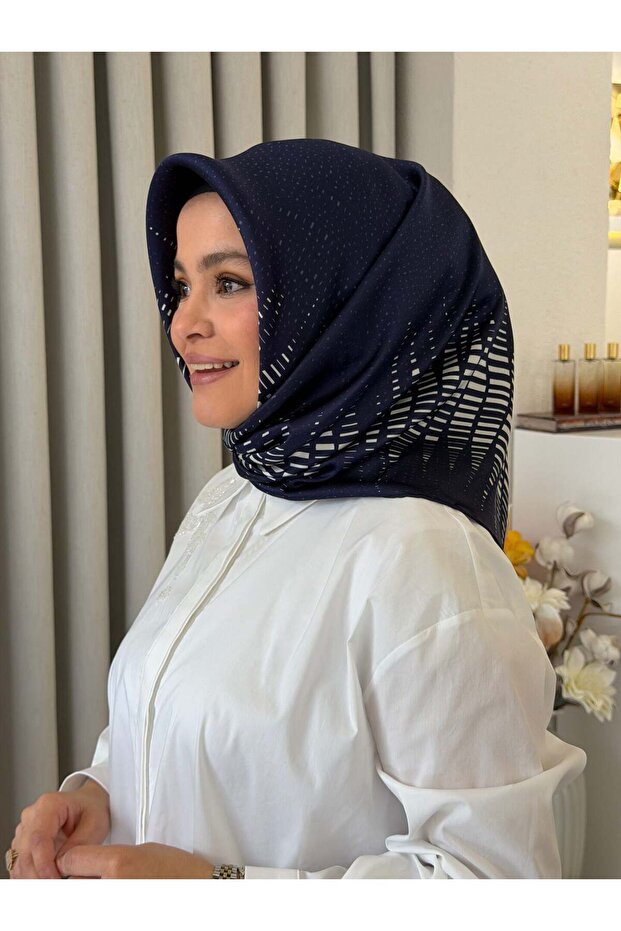 سورا وشاح حريري